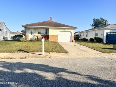 Welcome to 18 San Salvador Street, a well-maintained - photo 2
