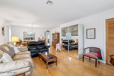 Welcome to 18 San Salvador Street, a well-maintained - photo 4