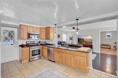 Welcome to this charming and beautifully maintained Colonial - photo 17
