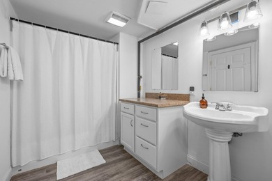 Discover the perfect blend of coastal charm and comfort in this - photo 33
