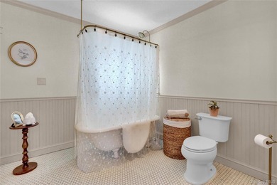 Welcome to this charming and beautifully maintained Colonial - photo 38