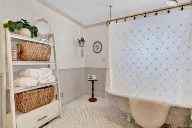Welcome to this charming and beautifully maintained Colonial - photo 39