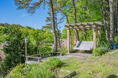 Discover the perfect blend of coastal charm and comfort in this - photo 44