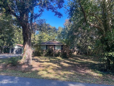 Excellent opportunity for buyers with vision! This property will - photo 2