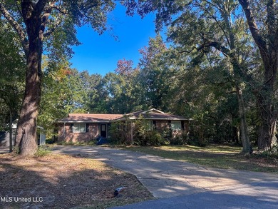 Excellent opportunity for buyers with vision! This property will - photo 3
