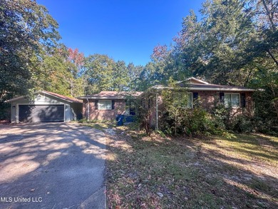 Excellent opportunity for buyers with vision! This property will - photo 4