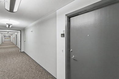 Hard-to-find single-level condo living in one of Lake Oswego's - photo 2