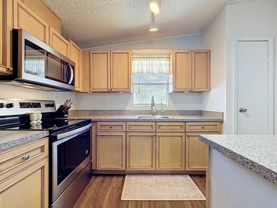Beautiful and well maintained 2-bedroom, 2-bath manufactured - photo 4