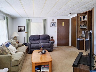 Seller credit available! Well-maintained double-wide on an