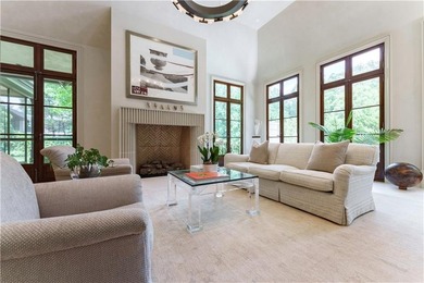 A French-inspired limestone hotel particulier on more than 1.3 - photo 33