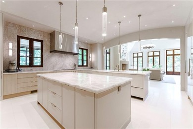 A French-inspired limestone hotel particulier on more than 1.3 - photo 34