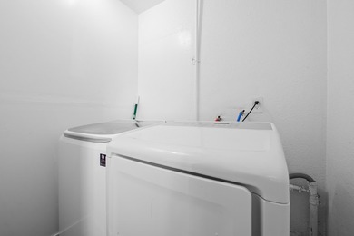 2025 ROOF, 2023 A/C and 2022 water heater! Beautifully updated 3 - photo 10
