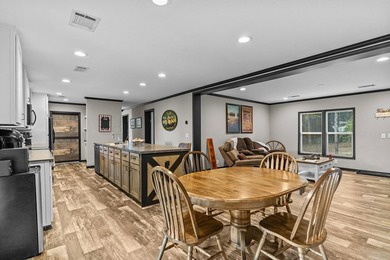 Lakefront living, room to roam, and move-in ready-this 4-bedroom - photo 22