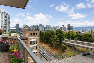 One-of-a-kind sub-penthouse at The Left Bank-a premier concrete - photo 25