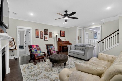 Leave the hustle & bustle of the city behind & come home to - photo 11