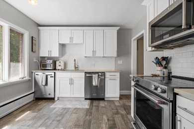 This boutique condominium sits on the 2nd and 3rd floors of this - photo 13