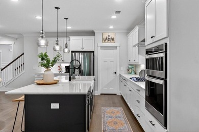 Leave the hustle & bustle of the city behind & come home to - photo 17