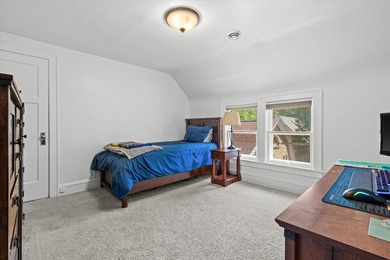 This boutique condominium sits on the 2nd and 3rd floors of this - photo 18