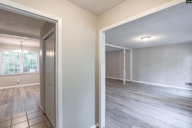 Affordable, one-level ranch in New Friarsgate, zoned for - photo 4