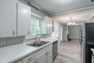 Affordable, one-level ranch in New Friarsgate, zoned for - photo 9