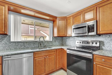 Welcome to this thoughtfully designed home in West Palm Beach - photo 1