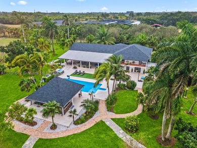 This spectacular house of almost 5 acres offers an experience - photo 1