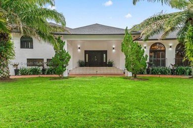 This spectacular house of almost 5 acres offers an experience - photo 2