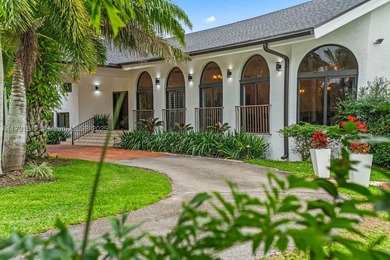 This spectacular house of almost 5 acres offers an experience - photo 4