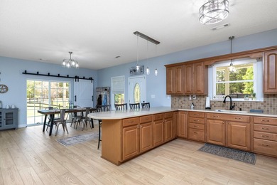 Rare opportunity to own a beautifully updated 3 BR / 2 BA, 2,625 - photo 26