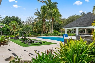 This spectacular house of almost 5 acres offers an experience - photo 7