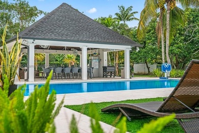 This spectacular house of almost 5 acres offers an experience - photo 9