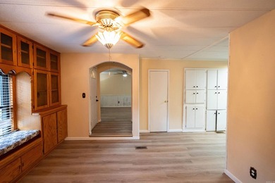 Spacious 3 bedroom and 2 bathroom cabin sitting on 1 acre - photo 3