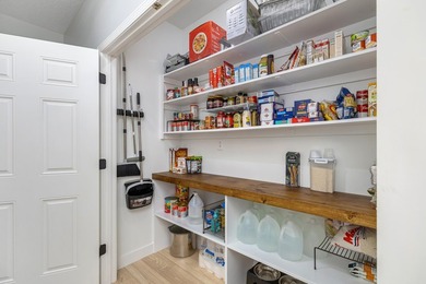 Rare opportunity to own a beautifully updated 3 BR / 2 BA, 2,625 - photo 33