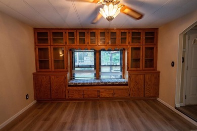 Spacious 3 bedroom and 2 bathroom cabin sitting on 1 acre - photo 4