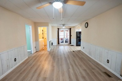 Spacious 3 bedroom and 2 bathroom cabin sitting on 1 acre - photo 6
