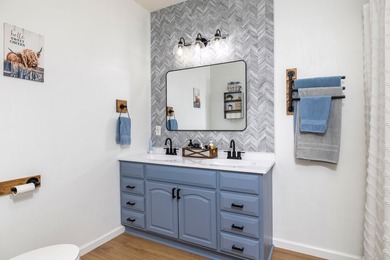 Rare opportunity to own a beautifully updated 3 BR / 2 BA, 2,625 - photo 36
