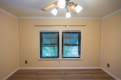 Spacious 3 bedroom and 2 bathroom cabin sitting on 1 acre - photo 8