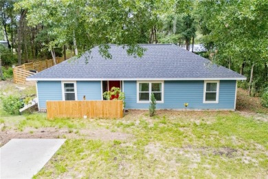 Don't miss this Charming 3-Bed, 2-Bath Home - Walk to Lake - Lake Home For Sale in Keystone Heights, Florida