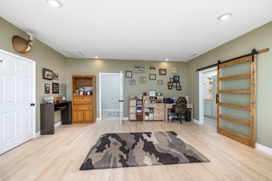 Rare opportunity to own a beautifully updated 3 BR / 2 BA, 2,625 - photo 43