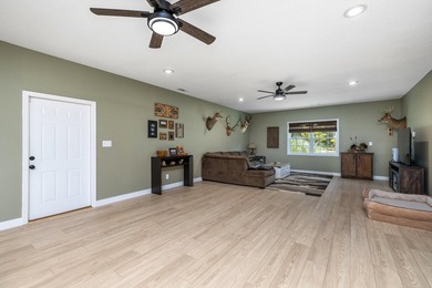 Rare opportunity to own a beautifully updated 3 BR / 2 BA, 2,625 - photo 44