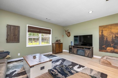 Rare opportunity to own a beautifully updated 3 BR / 2 BA, 2,625 - photo 45