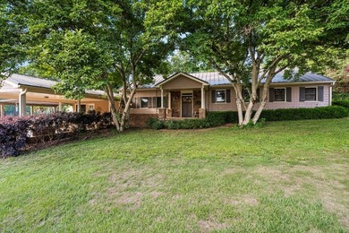 Enjoy lake living on Lake Harding with this 3 bedroom, 2 - photo 1