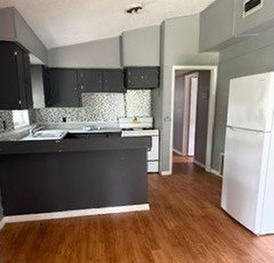 Great investment home, home on inside is ready to rent or live - photo 3