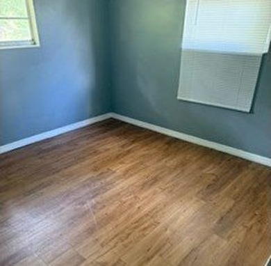 Great investment home, home on inside is ready to rent or live - photo 7