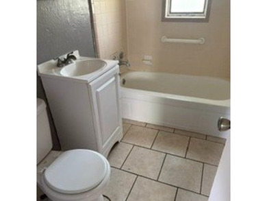 Great investment home, home on inside is ready to rent or live - photo 8