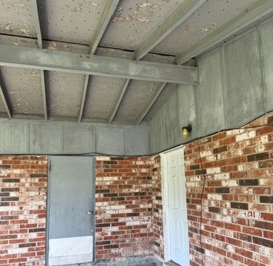 Great investment home, home on inside is ready to rent or live - photo 9