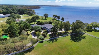 This exceptional Louisiana-inspired waterfront estate offers - photo 3