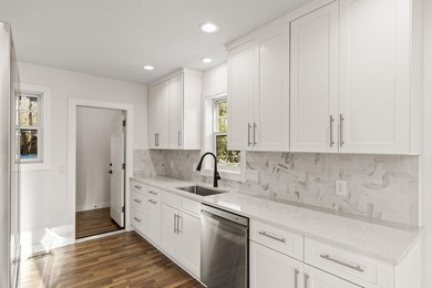 Professionally renovated, perfectly located in the heart of Lake - photo 13