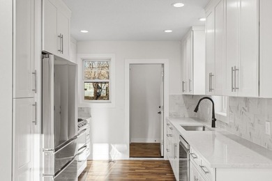 Professionally renovated, perfectly located in the heart of Lake - photo 15