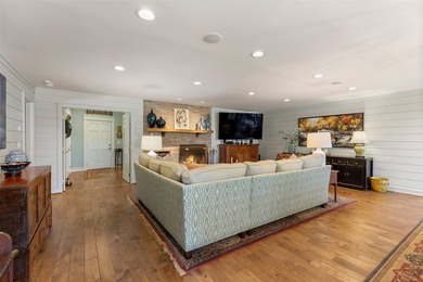 This totally renovated mountain retreat is a perfect blend of - photo 17